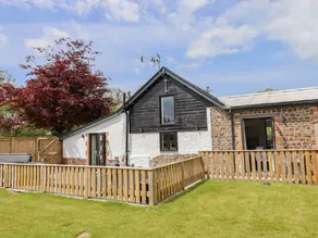 Cottage with garden, jacuzzi & sauna - Image 2