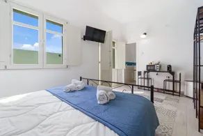 Private room with terrace & garden | Garden view - Image 4