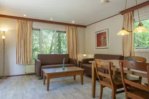 Chalet avec terrasse, jardin et piscine - Image 2