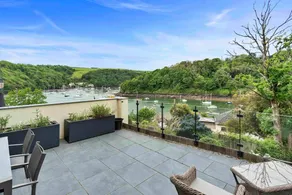 Flat with terrace - Image 5