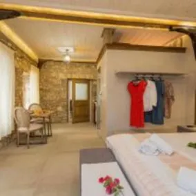 Stone Suite B - Image 2