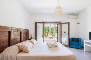 Room 'Masseria Giamarra, Room 6' with Shared Pool, Wi-Fi and Air Conditioning - Image 2
