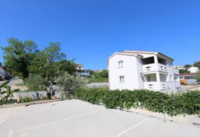 Apartment with garden & barbeque - Image 3