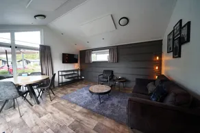 Chalet avec jardin, piscine et terrasse - Image 3