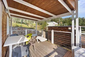 Mobil-home avec jardin, terrasse et piscine | Vue jardin - Image 4