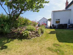 Cottage with garden | Beach view - Image 2