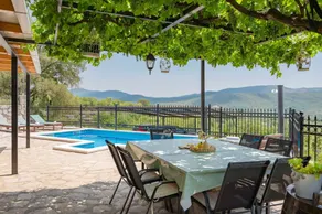 Casa accogliente e familiare con piscina, terrazza e griglia | Vista sulla piscina | Ammette animali domestici - Image 4