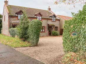 Cottage with garden - Image 2