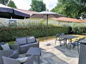 Familienorientiertes wunderschönes Ferienhaus mit Pool, Terrasse und Garten | Seeblick | Nah am Strand | Haustiere sind willkommen - Image 2