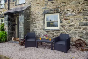 Cottage with garden - Image 2