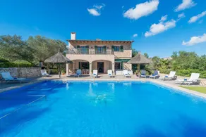 Villa with barbecue, garden & pool - Image 4