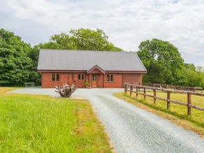 Cottage with barbecue, terrace & garden - Image 3