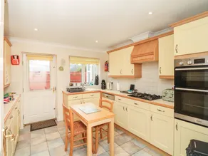 Cottage with garden - Image 4