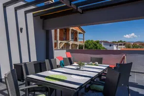 Holiday apartment with BBQ | Garden view - Image 2