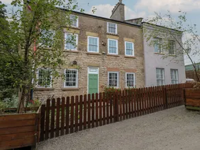 Cottage with garden & jacuzzi - Image 2