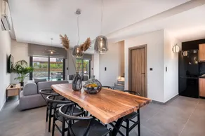 Villa with garden & private pool - Image 2