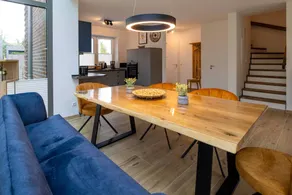 Grande maison adaptée aux familles avec jardin, barbecue et internet haut débit | Vue jardin | Adaptée au travail à distance - Image 4