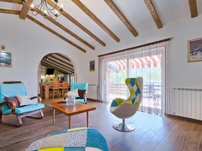 Fully equipped apartment with garden, terrace & private pool - Image 3
