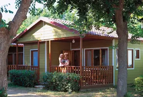 Holiday home with terrace, garden & pool - Image 2