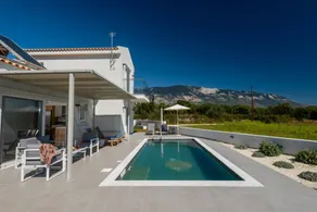 Family-friendly charming villa with garden & private pool | Mountain view - Image 3