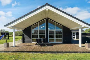 Holiday home with sauna, terrace & garden - Image 5