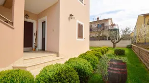 Apartamento vacacional con jardín, barbacoa y terraza - Image 4