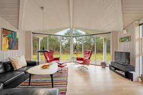 Holiday home with terrace & barbeque - Image 4