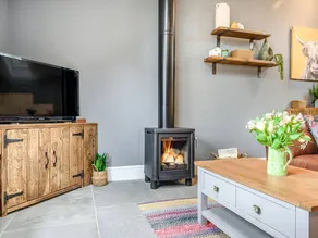 Cottage with barbecue & garden | River view - Image 3