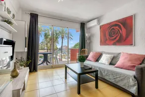 Fully equipped beautiful flat with fast internet, terrace & garden | Beach view | Next to the beach - Image 3