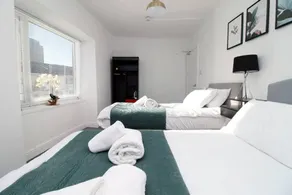 4 Bed Flat - Sleeps 4 - Parking - Wifi - Image 3