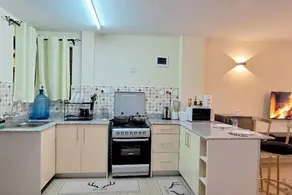 Apartment with garden - Image 4