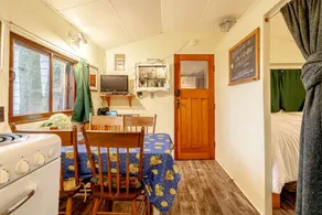 Waterfront Tiny House Ideal for a Relaxing Escape in Ontario - Image 4