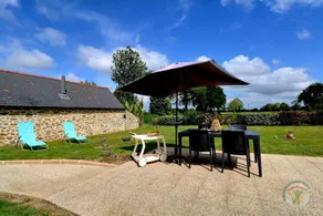 Lovely gite with terrace, BBQ & garden - Image 4
