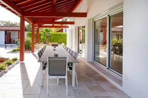 Villa adatta alle famiglie con griglia, terrazza e piscina | Vista sulla montagna | Adatta per il telelavoro - Image 4