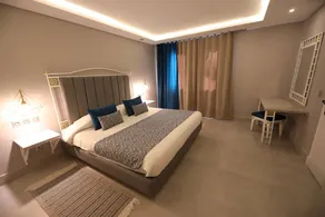 Flat with terrace, pool & hot tub - Image 3