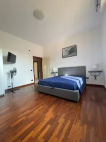 Dedicated room with terrace - Image 3