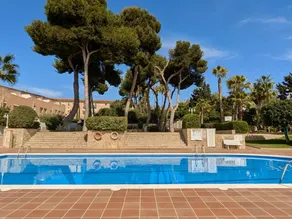 Holiday home with garden & pool - Image 2