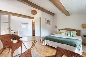 Charming Studio on a Farm with Shared Pool, Summer Kitchen, and Wi-Fi - Image 2