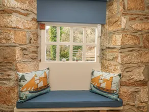 Cottage with garden - Image 3