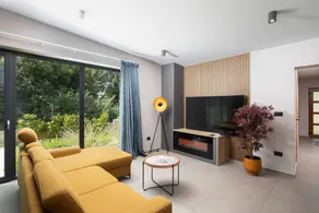 Villa mit Grill, Terrasse und Pool - Image 3