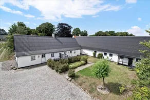 Holiday home with terrace & barbeque - Image 2