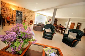 Évasion Bed and Breakfast with Wi-Fi and Air Conditioning - Image 5