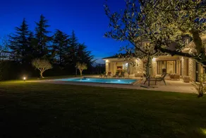 Encantadora villa con terraza, barbacoa y piscina - Image 2