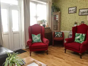 Cottage with garden - Image 3