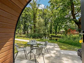 Camping avec jacuzzi et barbecue | Vue sur l'eau - Image 2