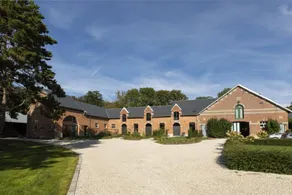 Ferienunterkunft mit Grill, Terrasse und Garten - Image 4