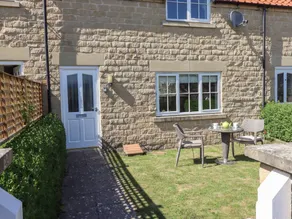 Cottage with garden & terrace - Image 3