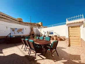 Villa avec jardin et piscine - Image 2