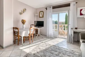 Cosy Apartment with Heated Pool, Near Canal du Midi - Image 3