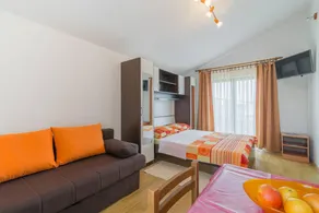 Apartment with BBQ & garden - Image 3
